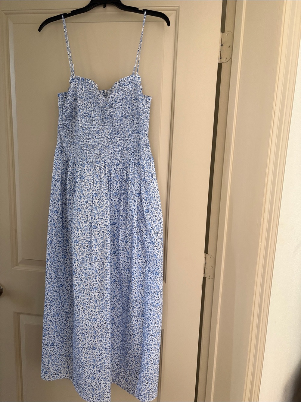 Beautiful H&M Dress Light Blue & white Floral Smocked Midi Dress 100% Cotton XL